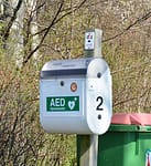 Hjertestarter mærkning på postkasse ved Bakkelandet 2